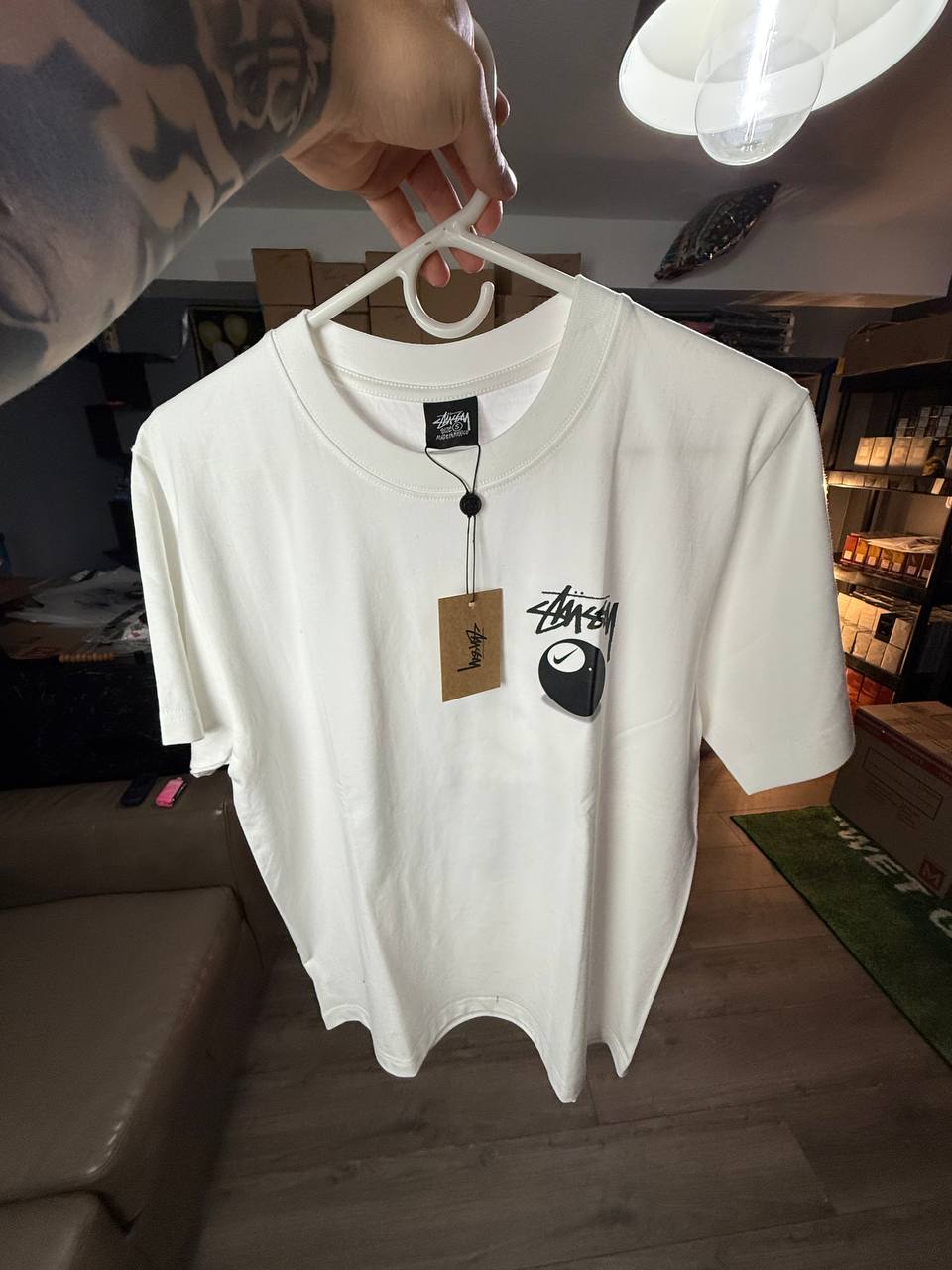 WHITE STUSSY TEE